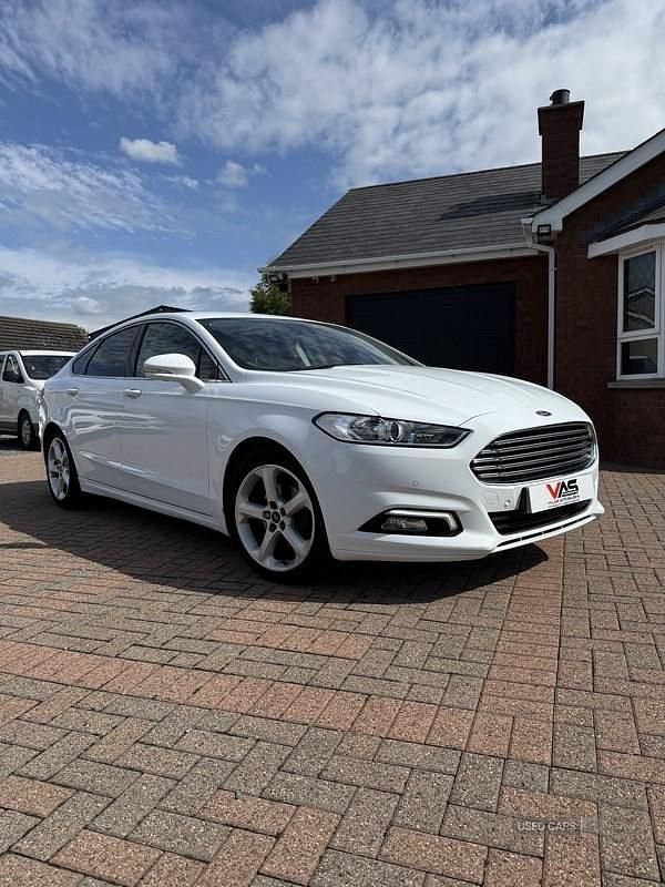 White Used 2016 Ford Mondeo Titanium Hatchback | £5,975 (Fair price) - Image 1/4