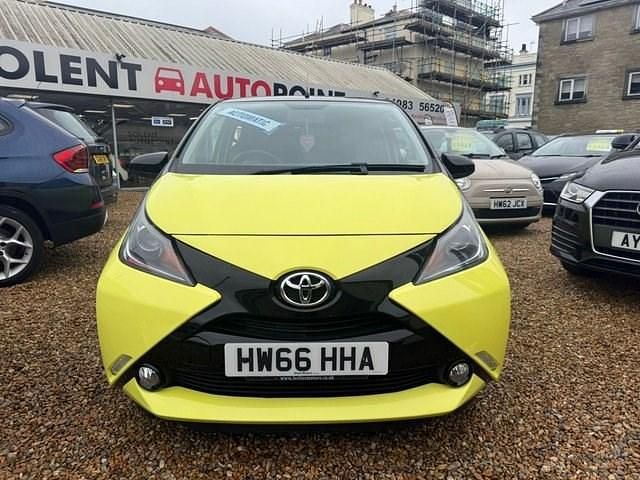 Used Toyota Aygo X-cite 68 HP (50 kW) 2016 Yellow Hatchback
