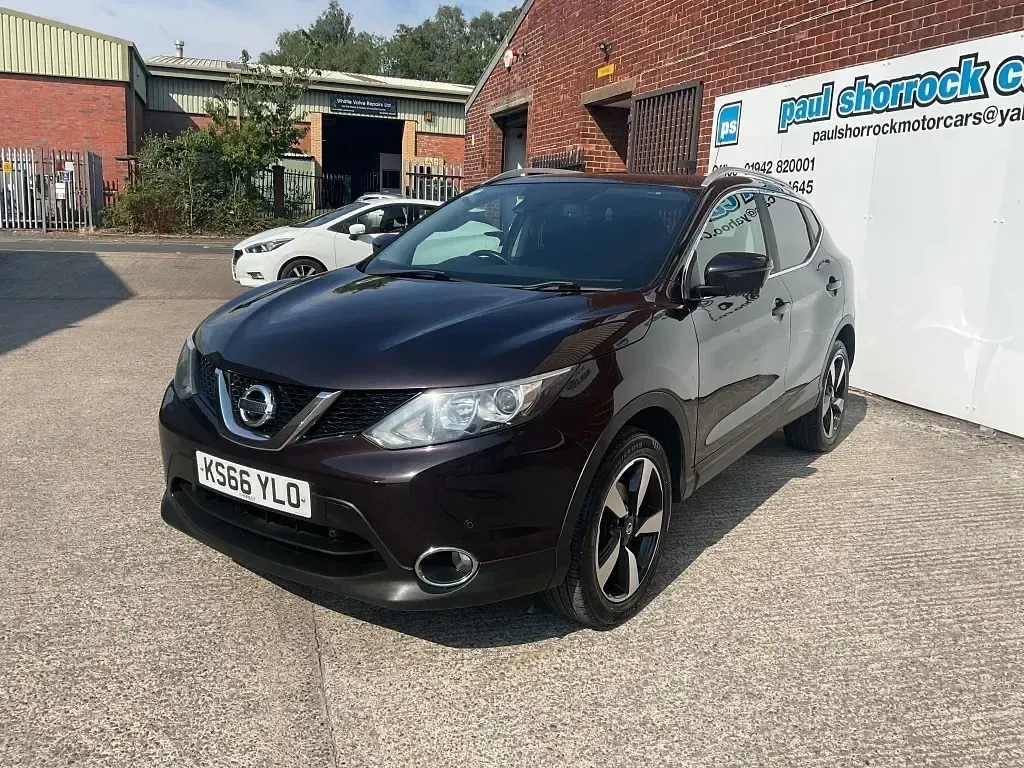 Used Nissan Qashqai N-Connecta 130 HP (95 kW) 2016 Black SUV