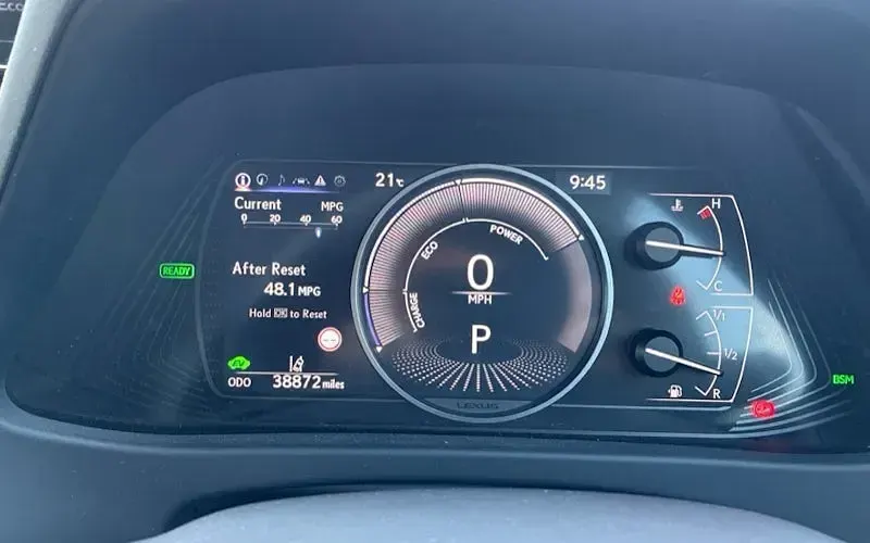Used Lexus UX Sport Design Packet 184 HP (135 kW) 2022 White SUV