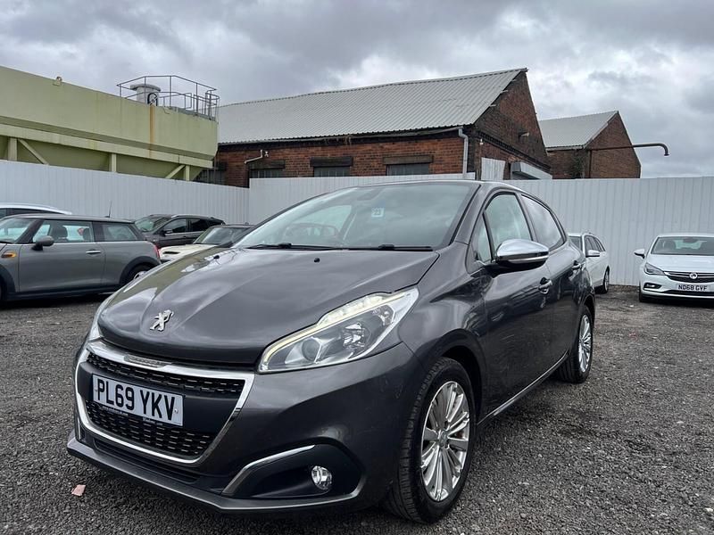 Used Peugeot 208 Signature Sky 2019 Grey Hatchback