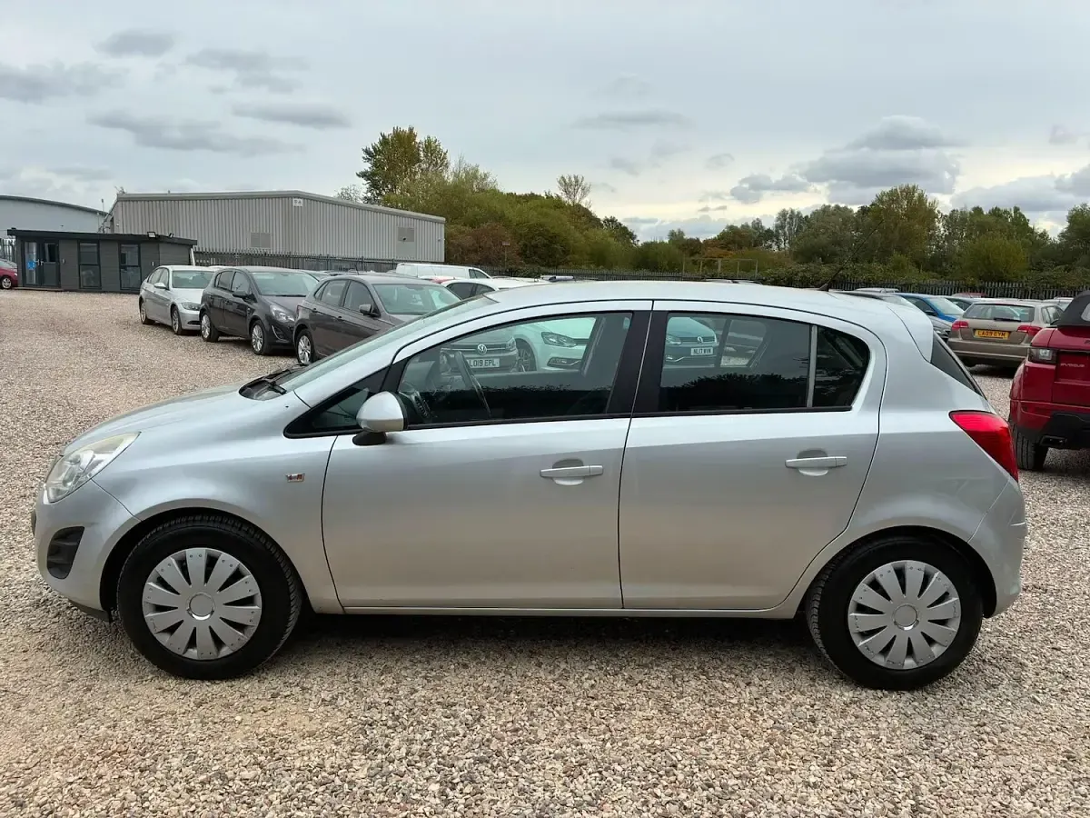 Used Vauxhall Corsa S 83 HP (61 kW) 2013 Silver Hatchback