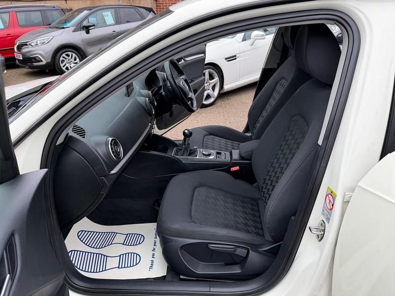 Used Audi A3 Sportback 105 HP (77 kW) 2013 White Hatchback