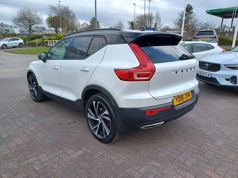 Used Volvo XC40 245 HP (180 kW) 2018 White SUV