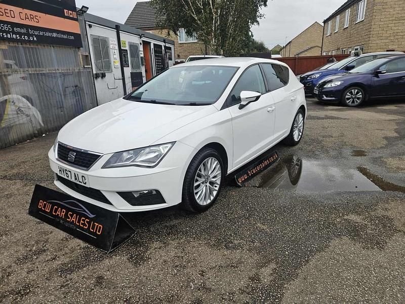 White Used 2017 Seat Leon SE Dynamic Hatchback | £7,995 (Fair price) - Image 1/4