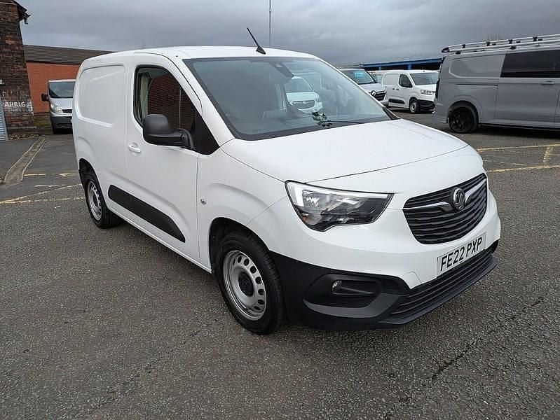 Used Vauxhall Combo 130 HP (95 kW) 2022 White MPV