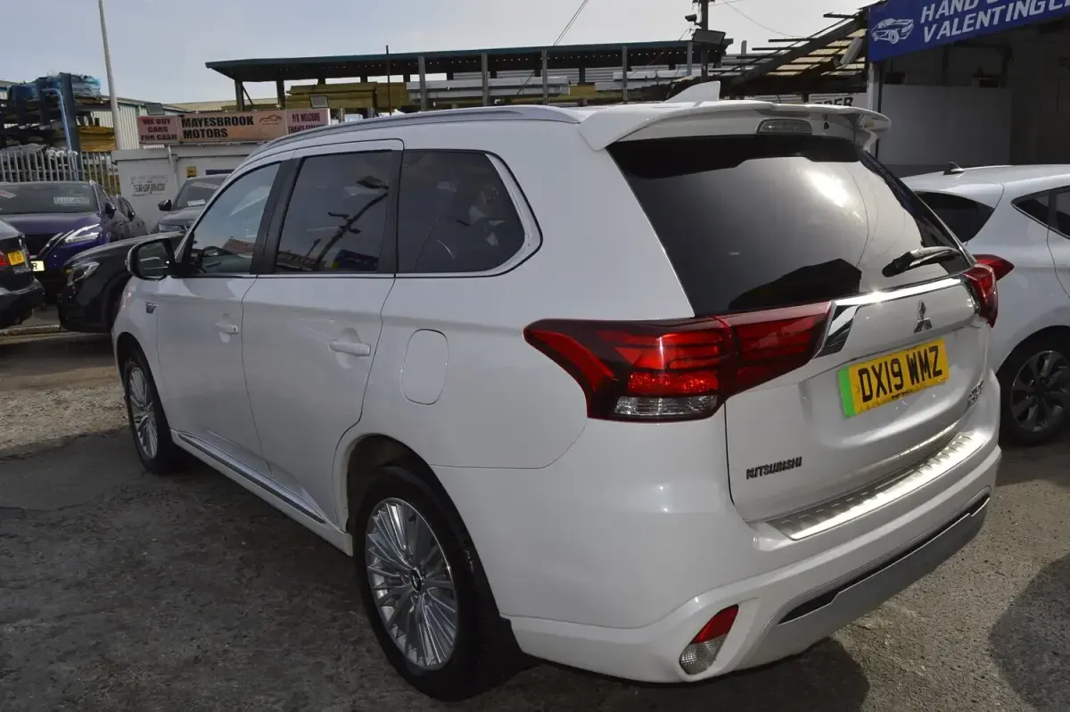 Used Mitsubishi Outlander P-HEV 2019 White Estate