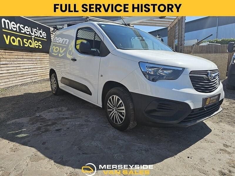 White Used 2019 Vauxhall Combo Edition MPV | £8,395 (Good price) - Image 1/4