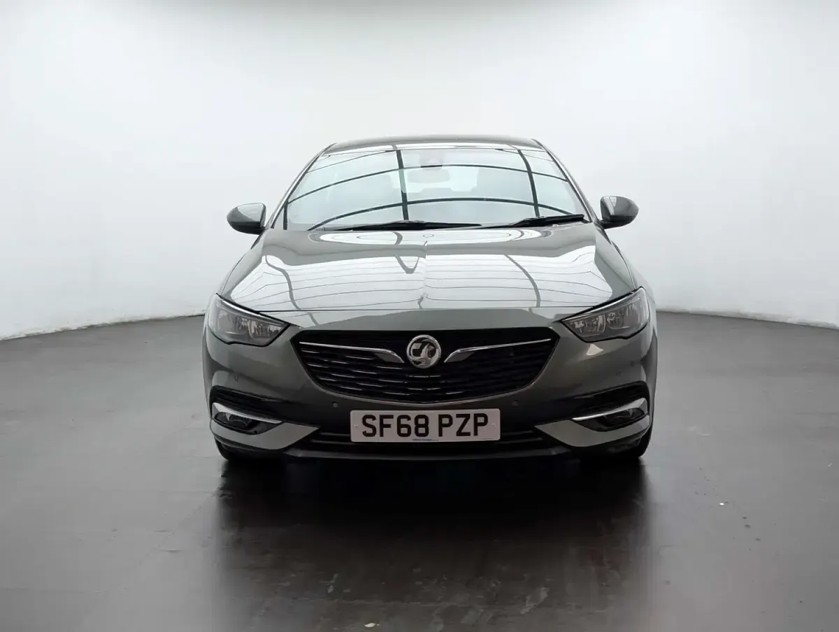 Second-hand Vauxhall Insignia Sport 165 CP (121 kW) 2019 Gri Hatchback