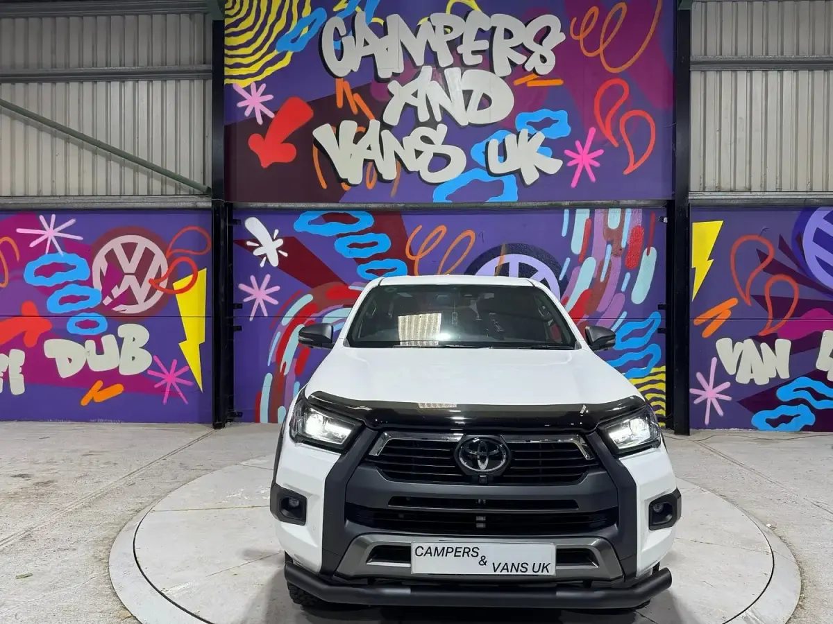 Used Toyota HiLux 201 HP (147 kW) 2022 White Pickup