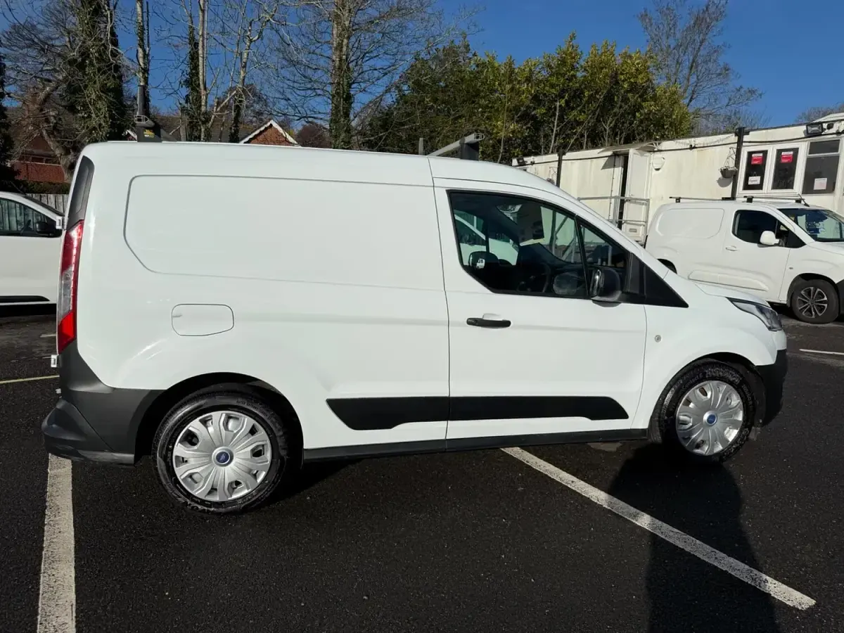 Used Ford Transit Connect 100 HP (73 kW) 2020 White MPV