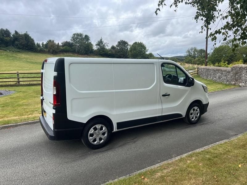 Used Renault Trafic Business 130 HP (95 kW) 2022 White MPV