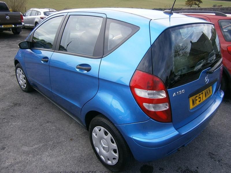 Used Mercedes A150 Classic 95 HP (69 kW) 2007 Blue Hatchback