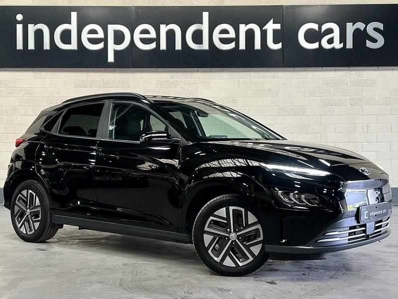 Black Used 2022 Hyundai Kona Premium SUV | £14,495 (Fair price) - Image 1/4
