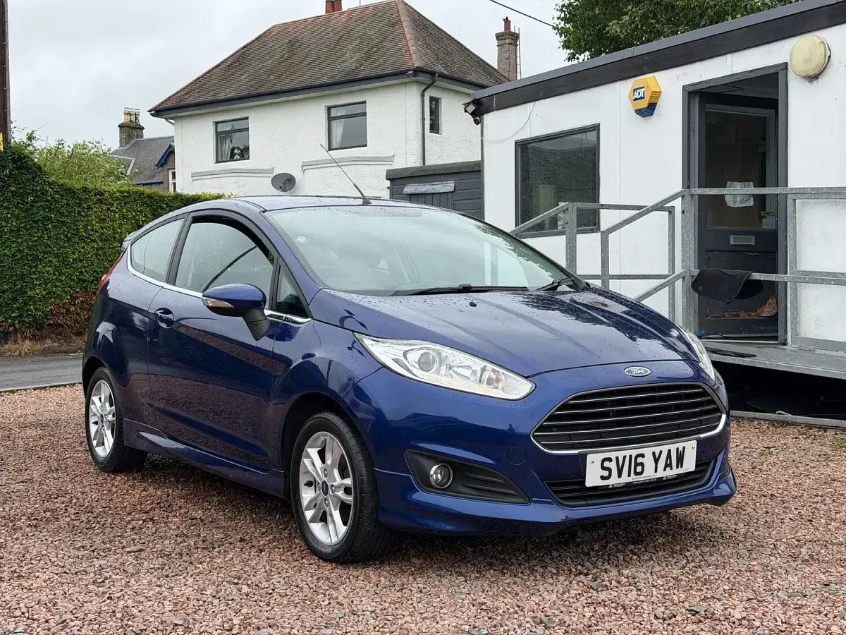 Used Ford Fiesta Zetec 82 HP (60 kW) 2016 Blue Hatchback