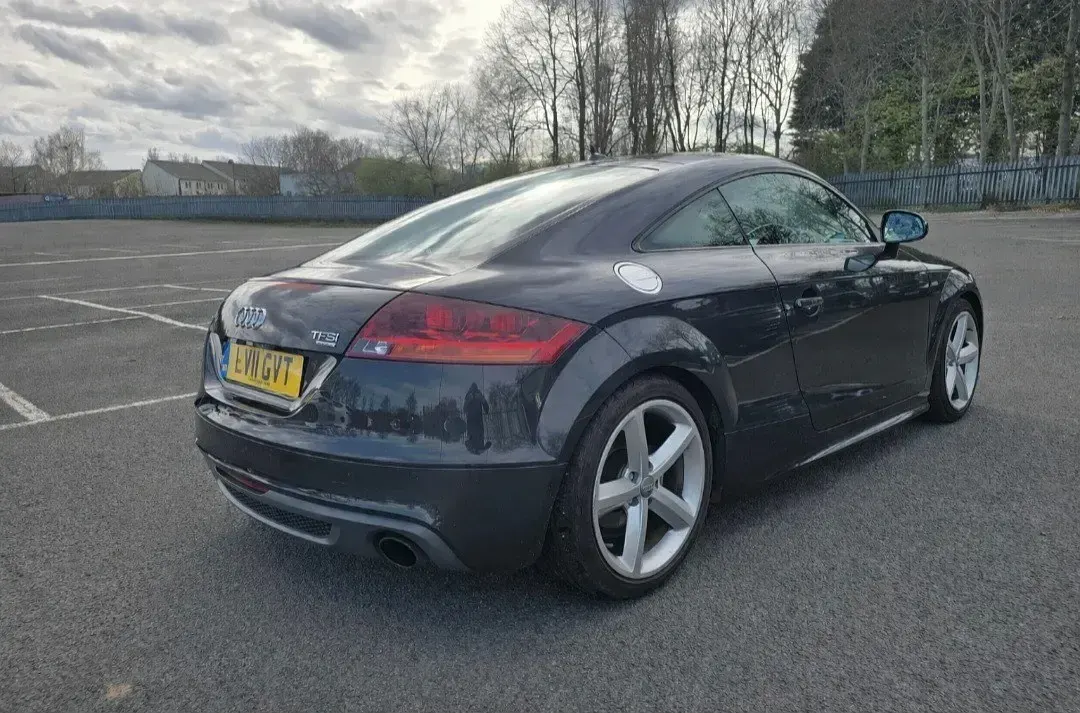 Begagnad Audi TT S-Line 210 HK (154 kW) 2011 Grå Sportkupé