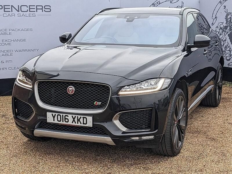 Begagnad Jaguar F-Pace First Edition 300 HK (220 kW) 2016 Svart SUV