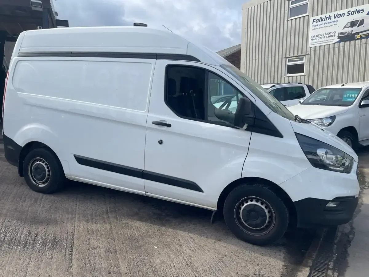 Used Ford Transit Custom 105 HP (77 kW) 2019 White Van