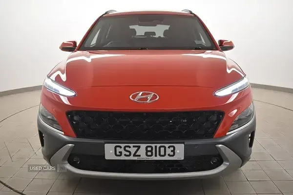 Gebraucht Hyundai Kona Premium 141 PS (103 kW) 2023 Rot SUV