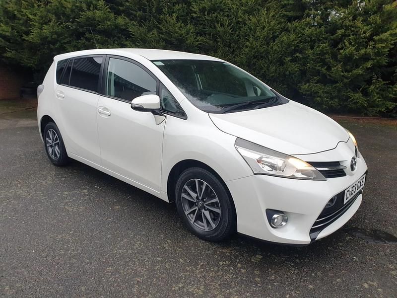 Used Toyota Verso 2013 White MPV