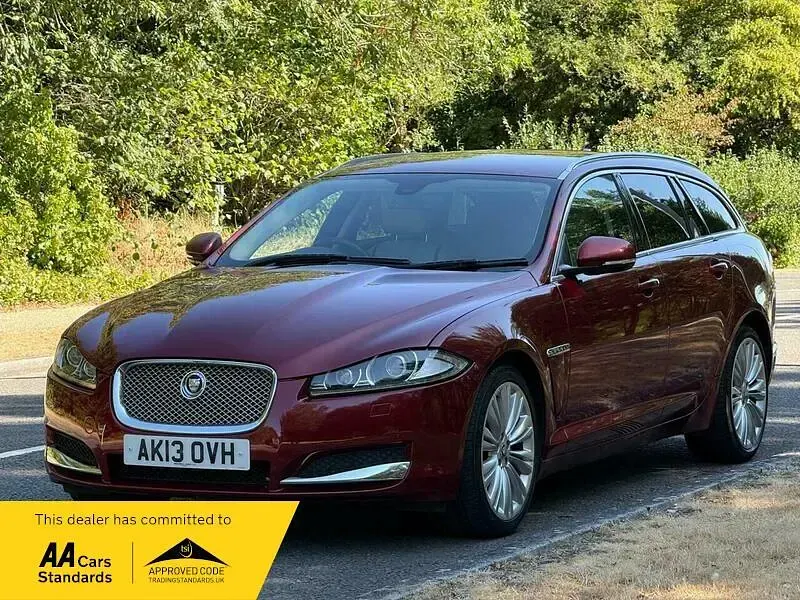 Used Jaguar XF Sportbrake Portfolio 200 HP (147 kW) 2013 Red Estate