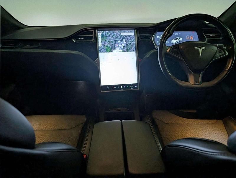 Used Tesla Model S 350 kW (476 HP) 2019 White Hatchback