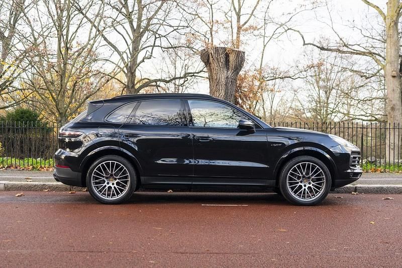 Usado Porsche Cayenne Platinum Edition 462 CV (339 kW) 2022 Negro SUV