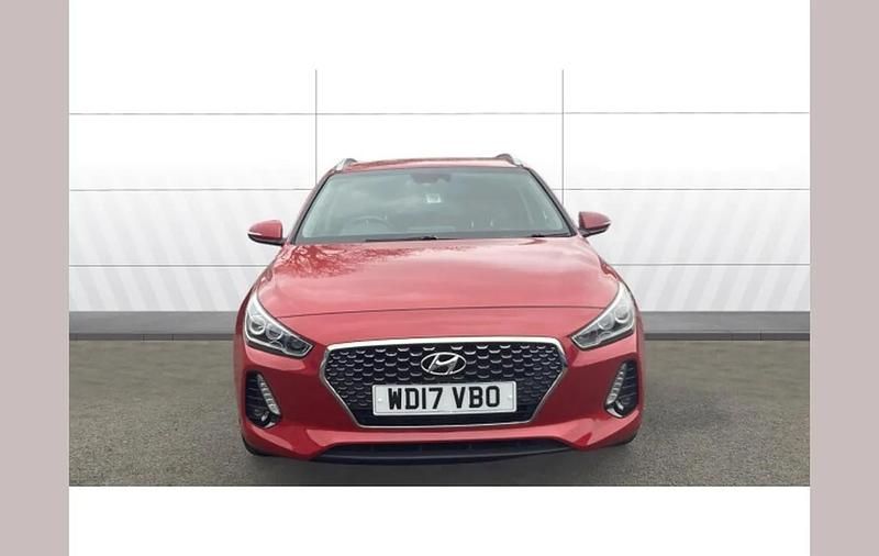 Used Hyundai i30 Premium 140 HP (102 kW) 2017 Red Estate