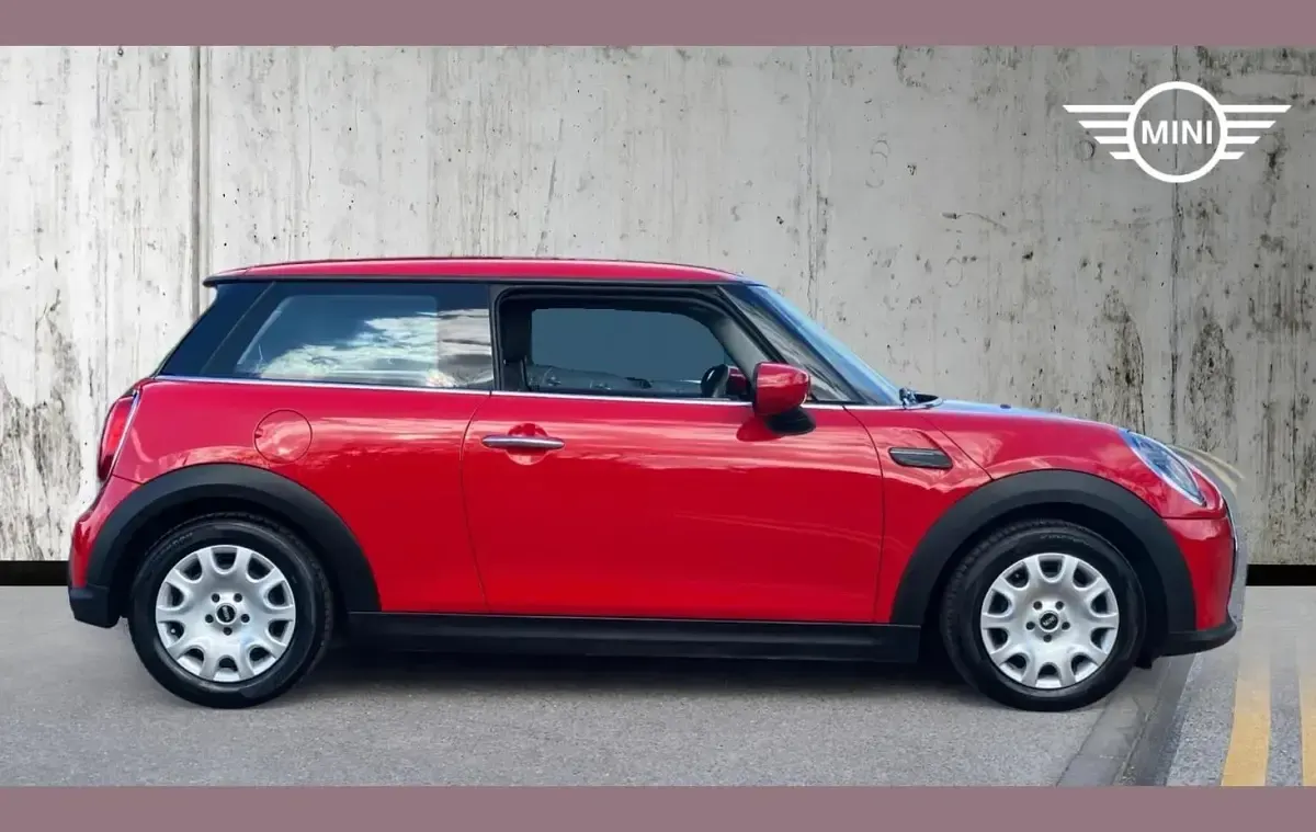 Usado Mini ONE Classic 101 CV (74 kW) 2022 Rojo Utilitario