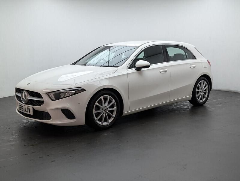 Used Mercedes A180 Executive 136 HP (100 kW) 2019 White Hatchback