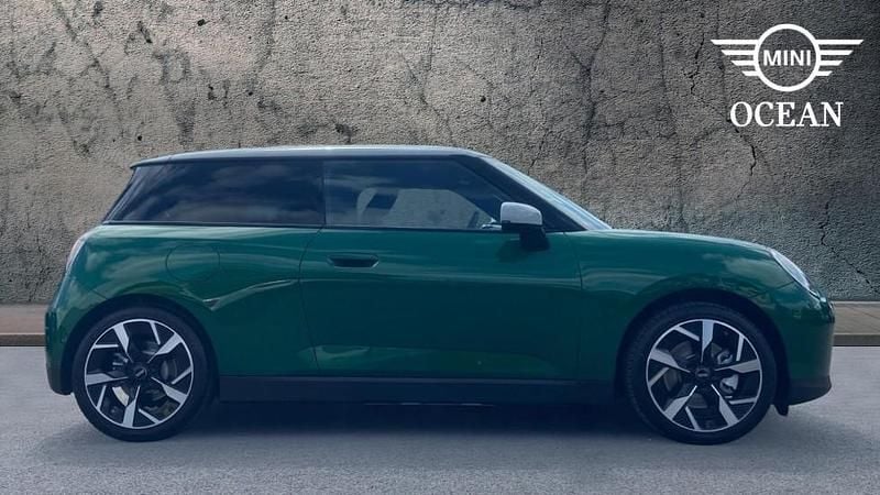 Used Mini Cooper Hatch 133 kW (181 HP) 2025 Green Hatchback