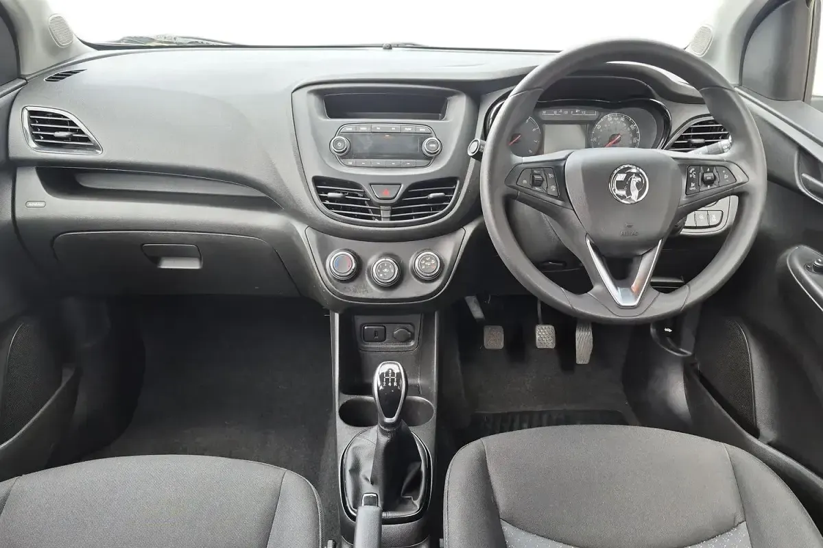 Used Vauxhall Viva 75 HP (55 kW) 2018 Green Hatchback