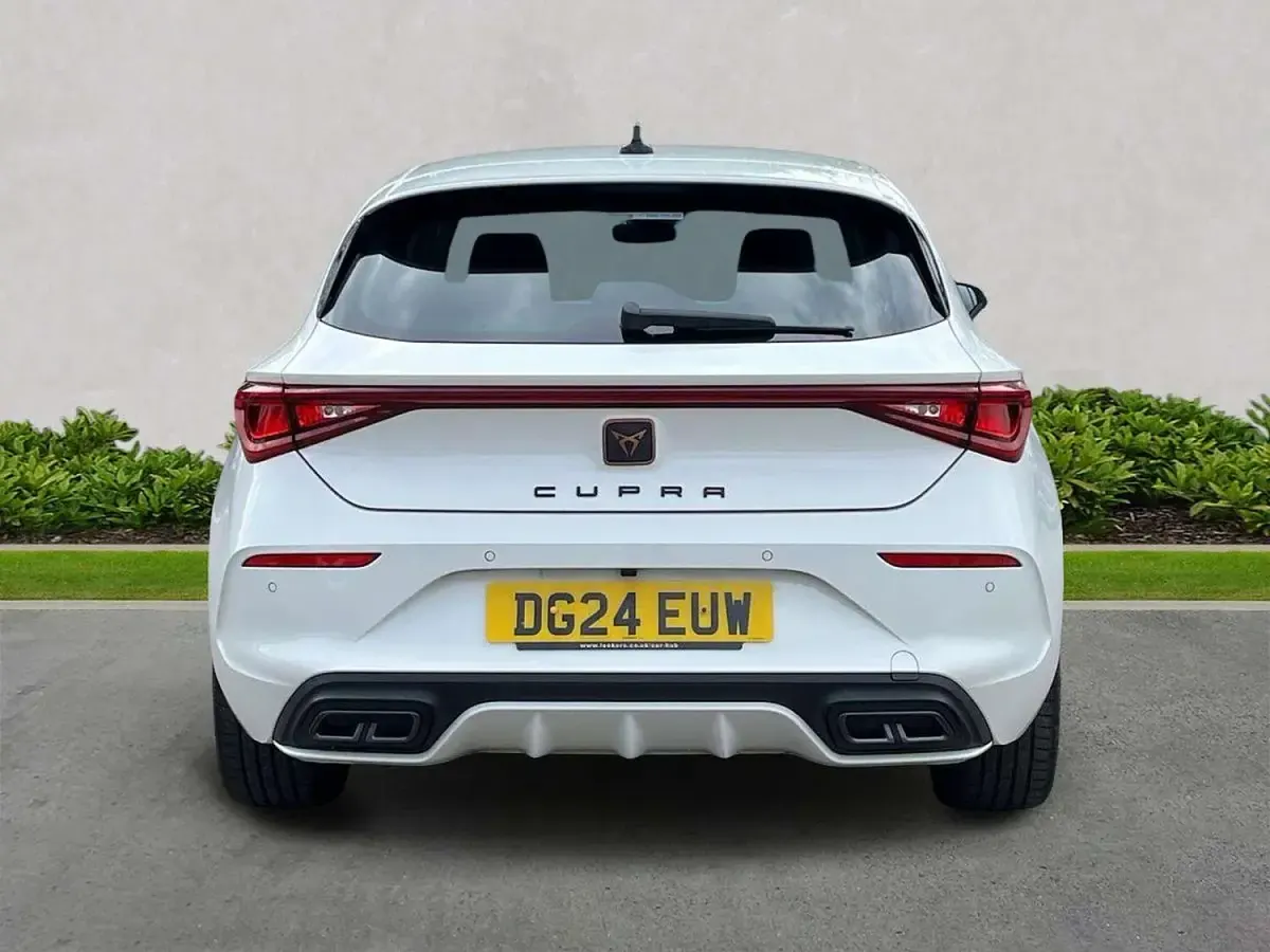 Used Cupra Leon 150 HP (110 kW) 2024 White Hatchback