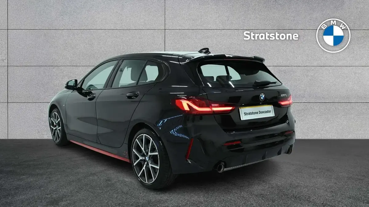 Begagnad BMW 128 Shadowline 261 HK (191 kW) 2023 Svart