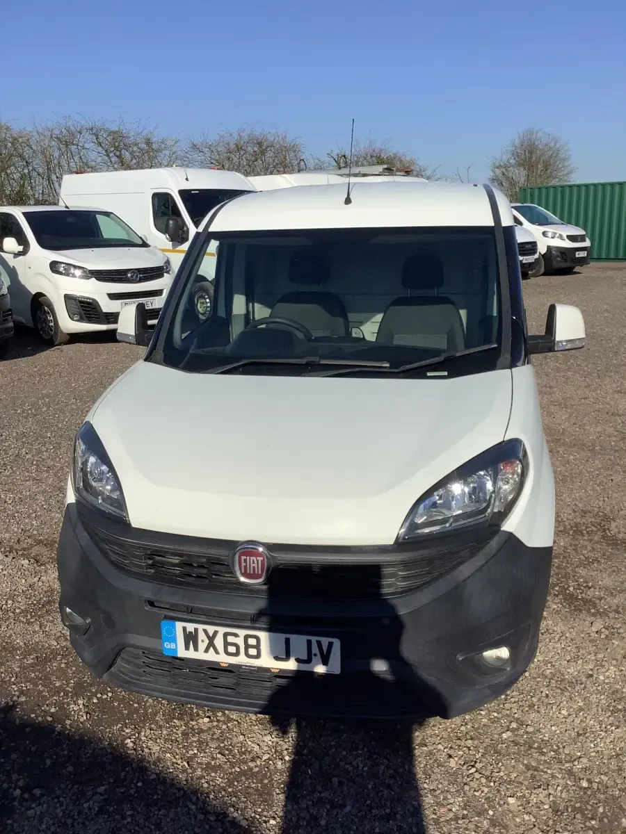 Begagnad Fiat Doblò 95 HK (69 kW) 2018 Vit Minibuss