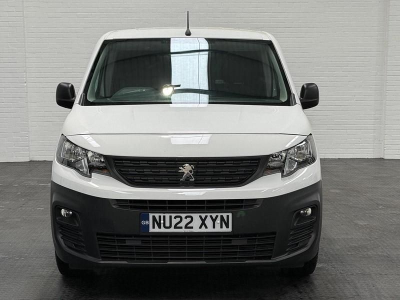 Used Peugeot Partner Premium 131 HP (96 kW) 2022 White MPV