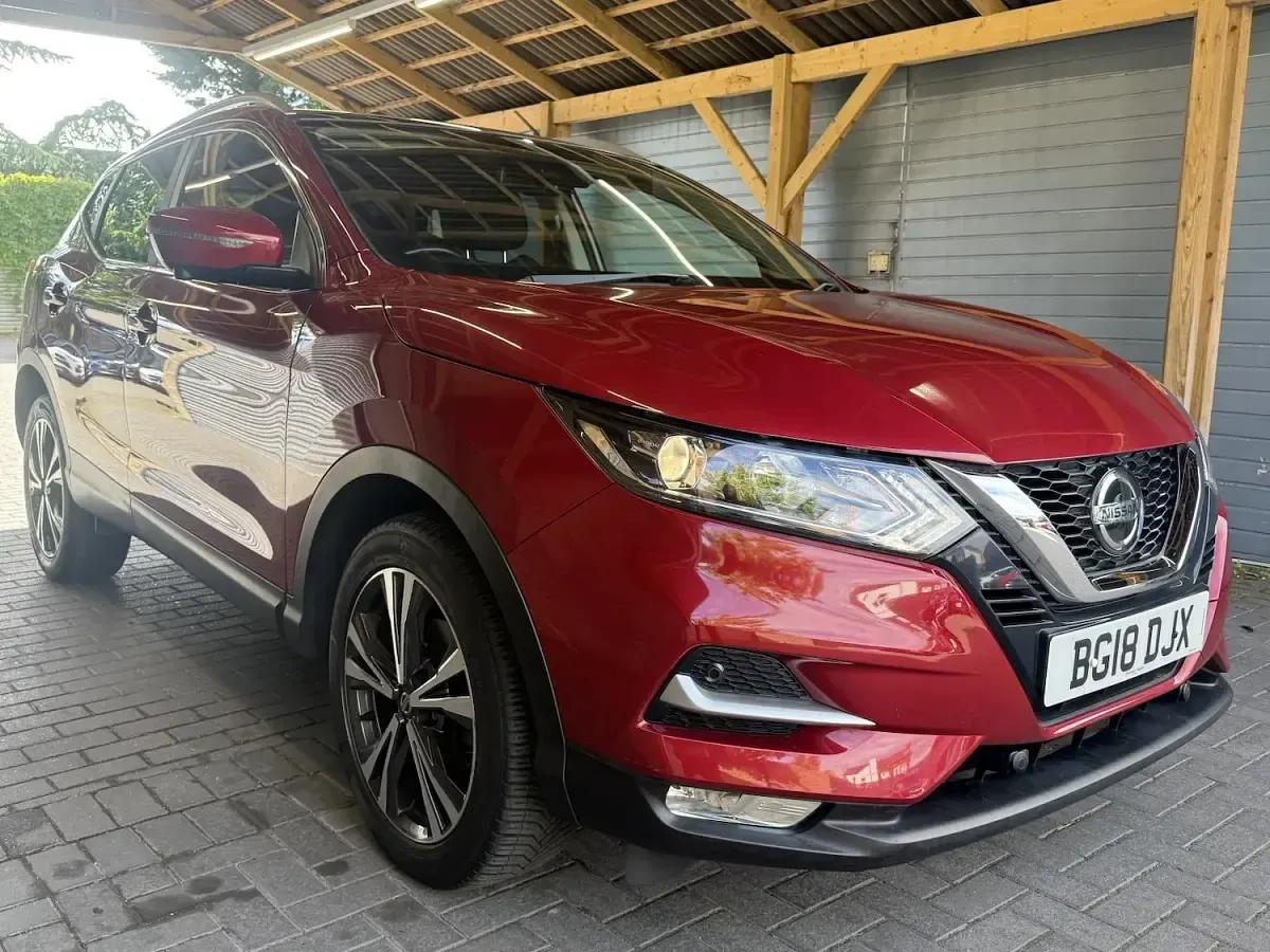 Used Nissan Qashqai N-Connecta 116 HP (85 kW) 2018 Red SUV