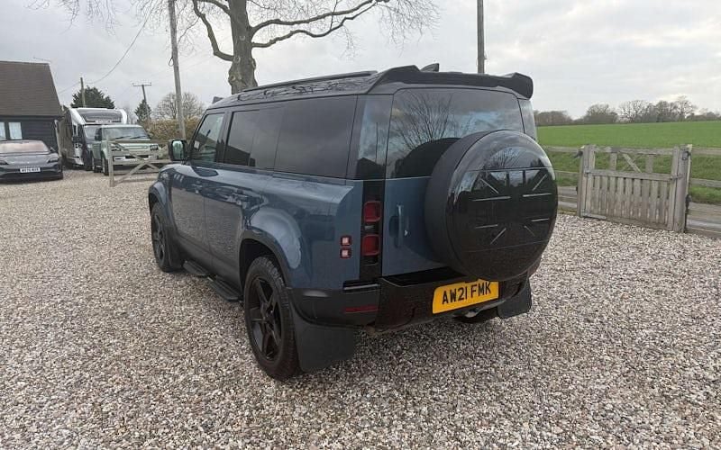Used Land Rover Defender SE 249 HP (183 kW) 2023 SUV