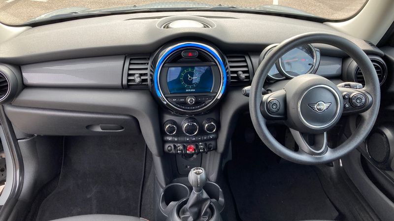 Usado Mini Cooper Classic 134 HP (98 kW) 2020 Cinzento Citadino