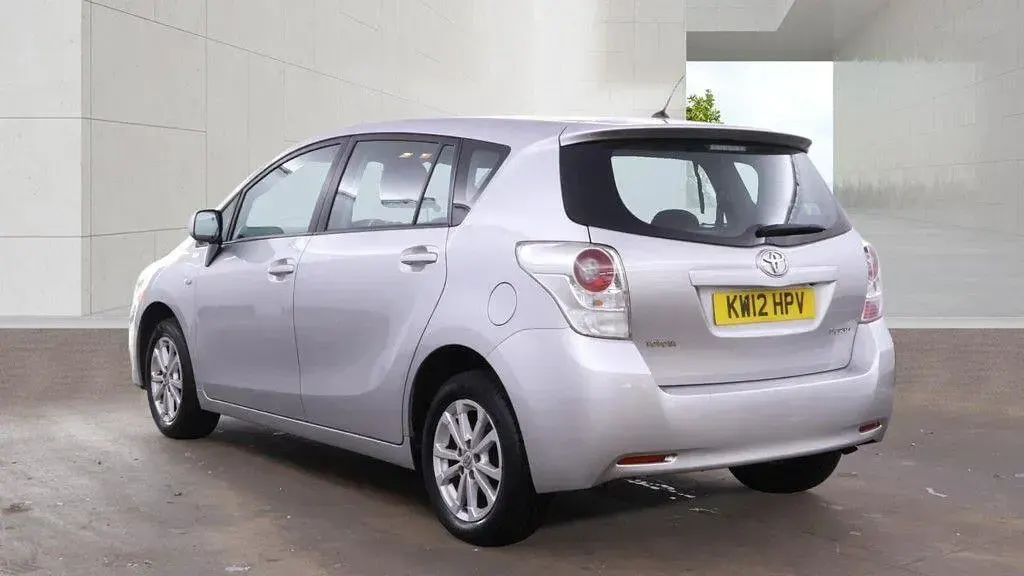 Used Toyota Verso 132 HP (97 kW) 2012 Silver MPV