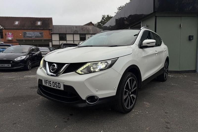 White Used 2015 Nissan Qashqai Tekna SUV | £5,999 (Fair price) - Image 1/1