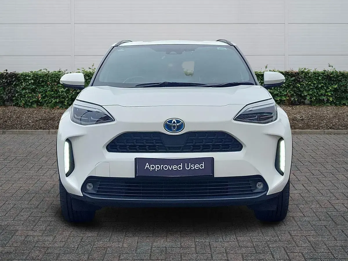 Used Toyota Yaris Hybrid Design 2023 White Estate