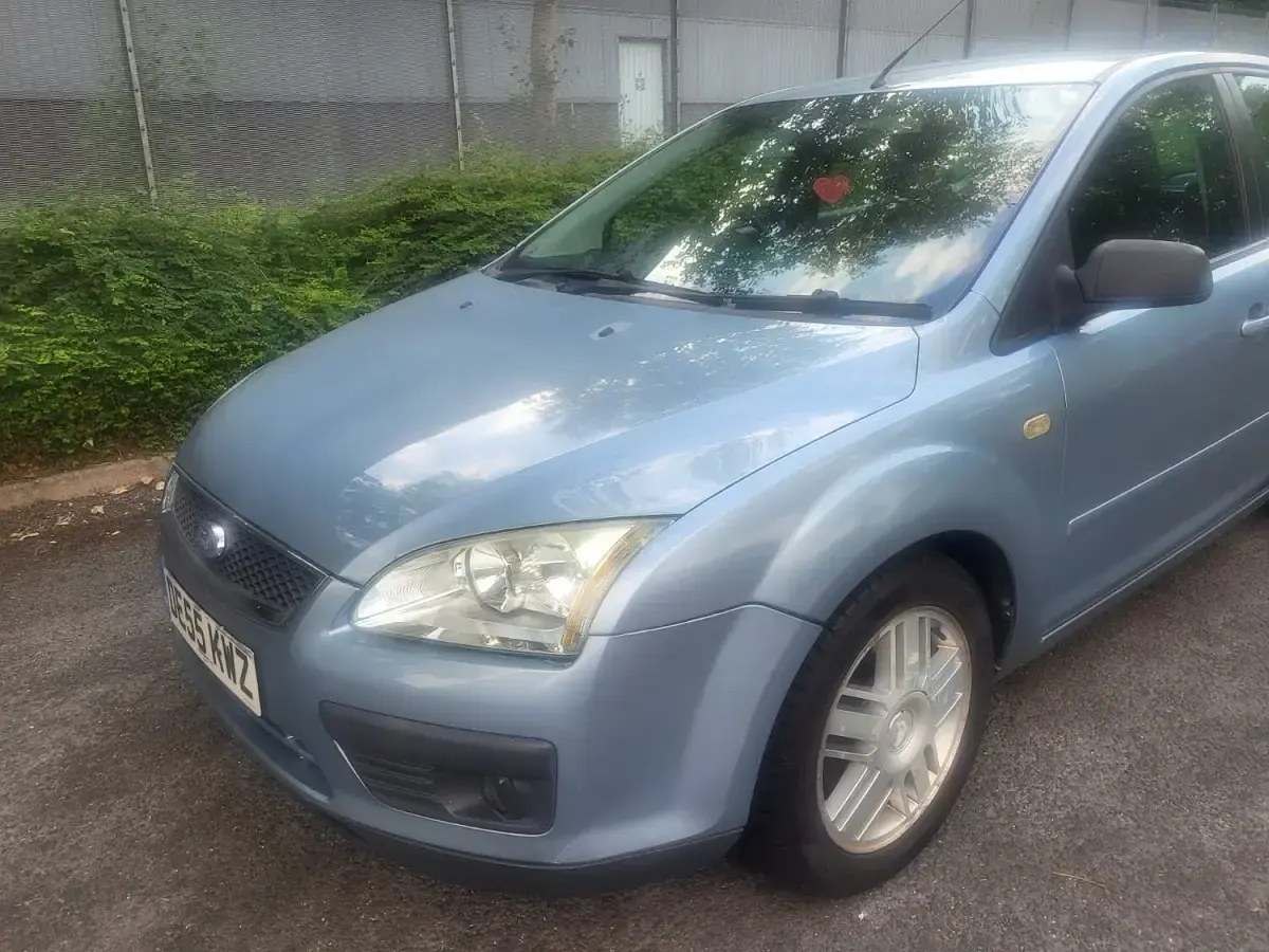 Used Ford Focus Ghia 100 HP (73 kW) 2005 Blue Hatchback
