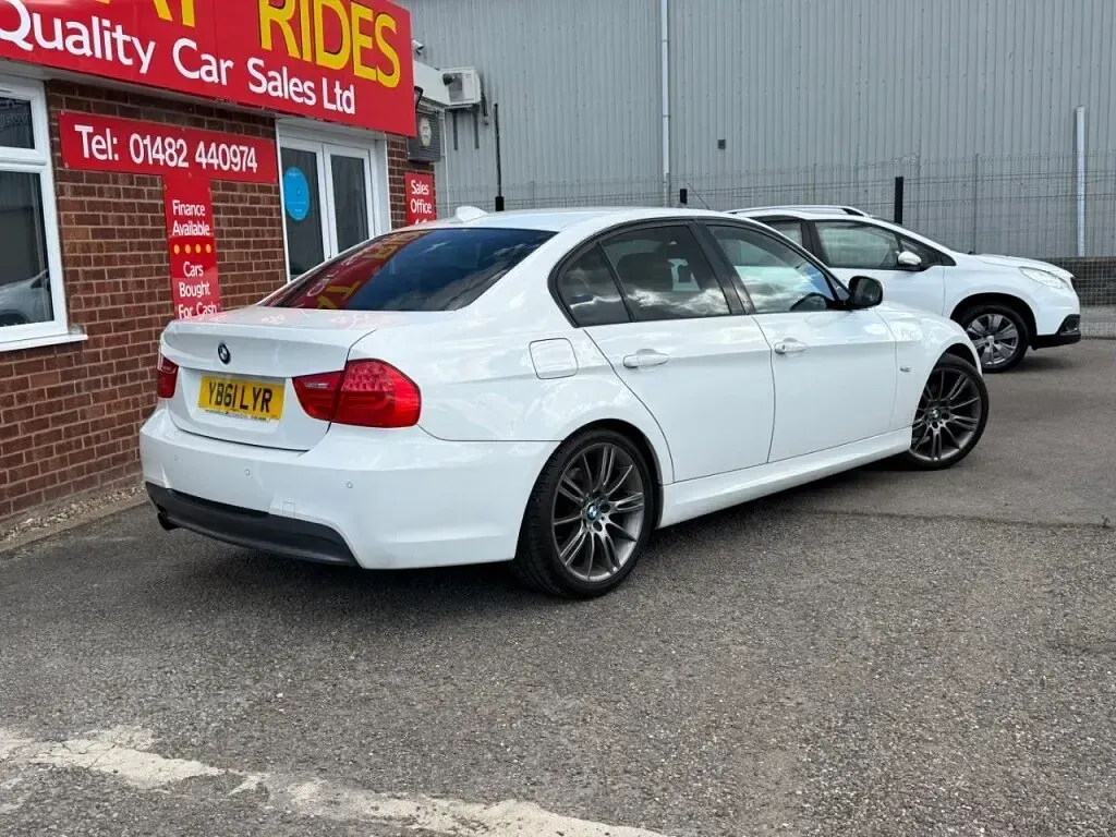 Used BMW 318 Sport Line 2012 White Sedan