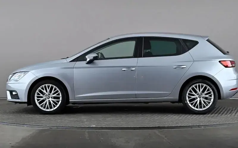 Used Seat Leon SE Dynamic 116 HP (85 kW) 2020 Silver Hatchback