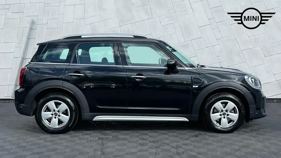 Usado Mini Cooper Countryman Classic 134 HP (98 kW) 2023 Preto SUV