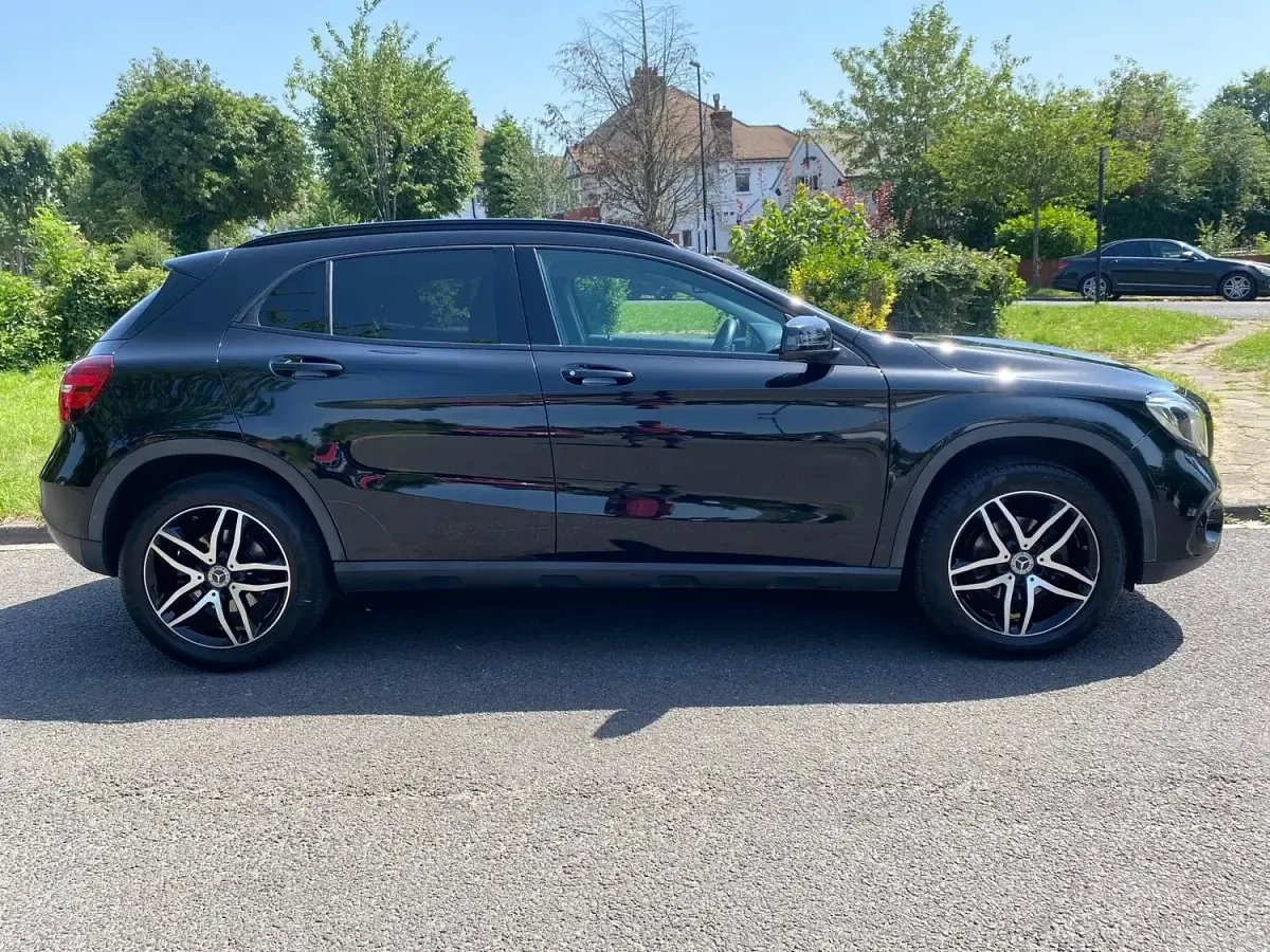 Used Mercedes GLA180 Urban 2019 Black SUV