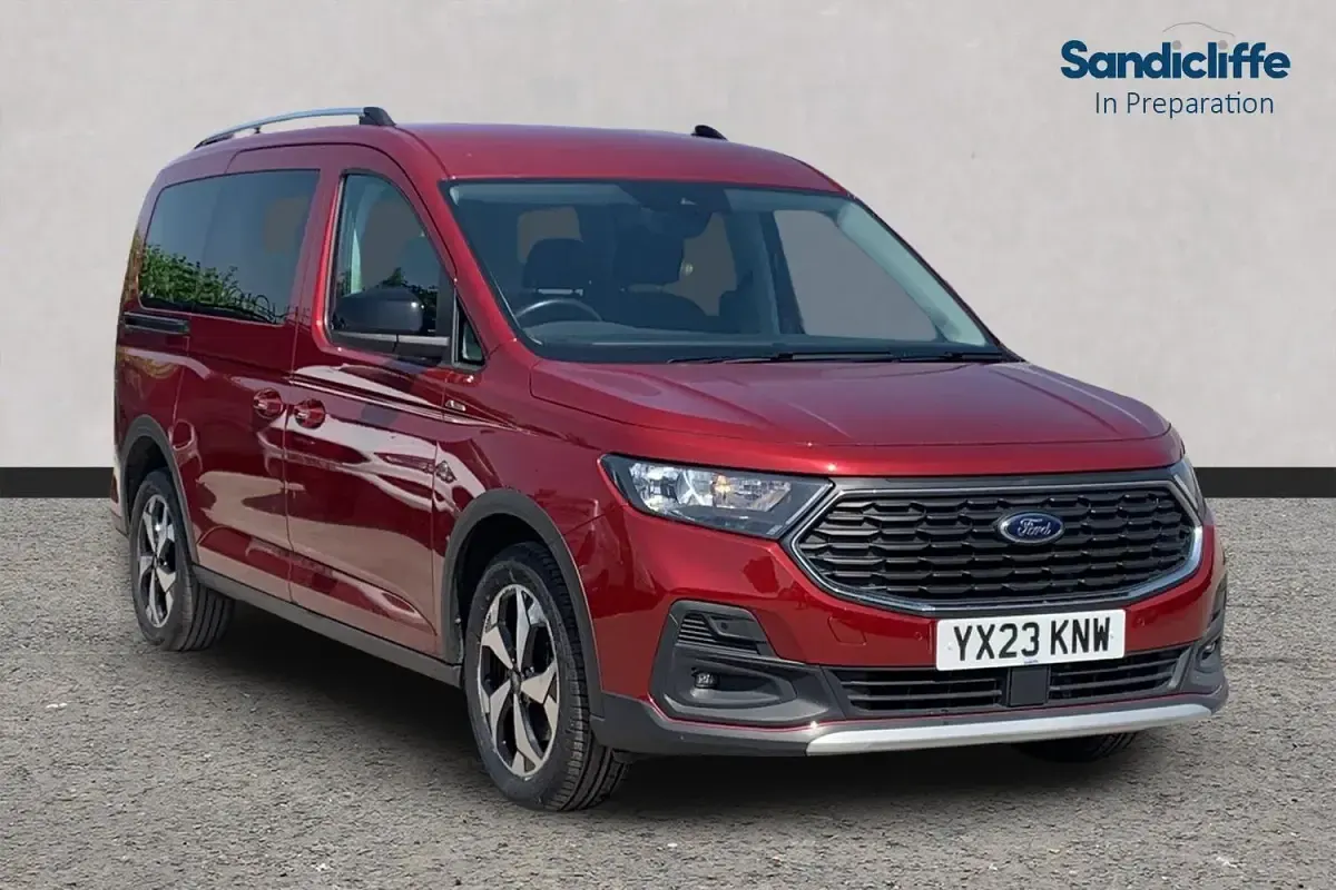 Begagnad Ford Tourneo Active 114 HK (83 kW) 2023 Kombi
