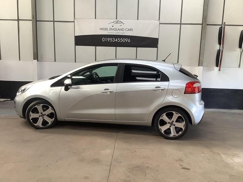 Used Kia Rio 107 HP (78 kW) 2012 Silver Hatchback