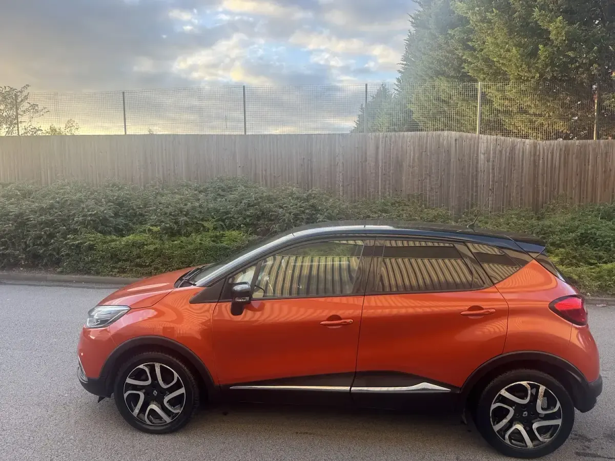 Used Renault Captur Dynamique 90 HP (66 kW) 2014 Orange SUV